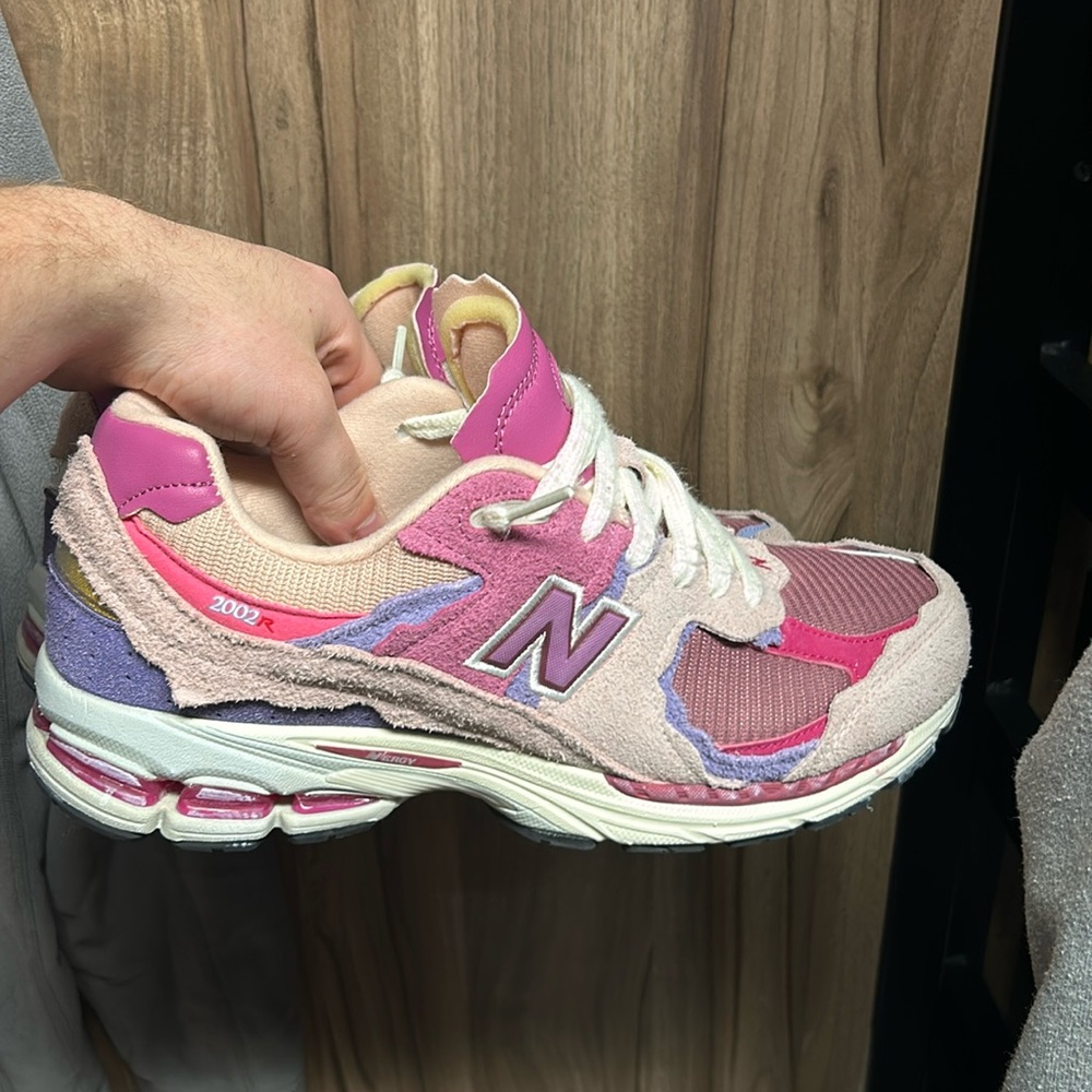 New Balance 2002r